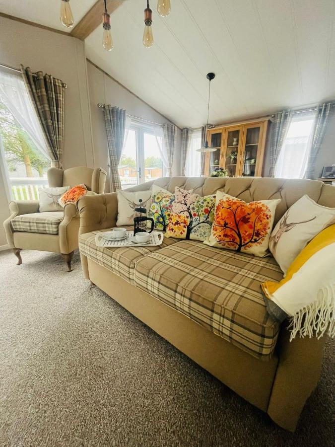 Lucky Lodge With Hot Tub York Eksteriør billede